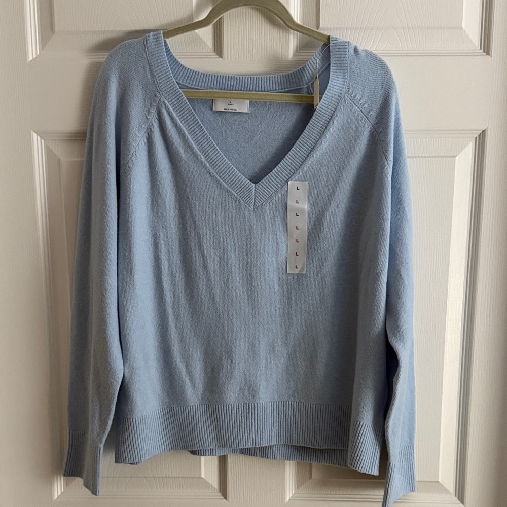 Old Navy Women's Light Blue V-Neck Sweater
